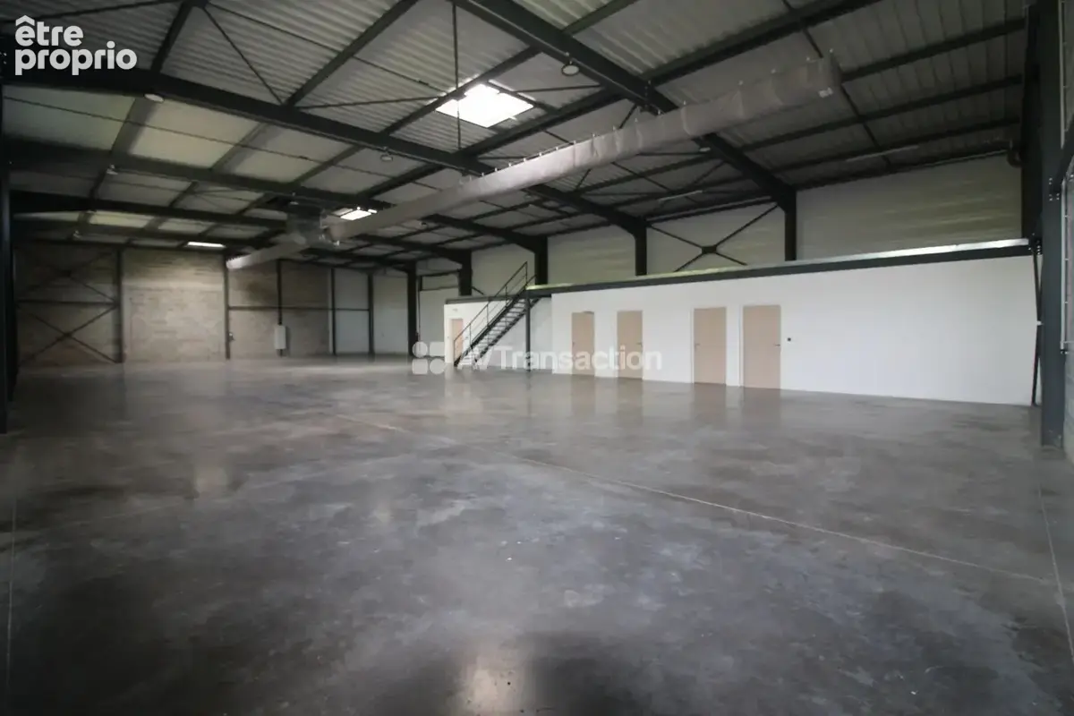 695 m² à Aoste  - photo 2