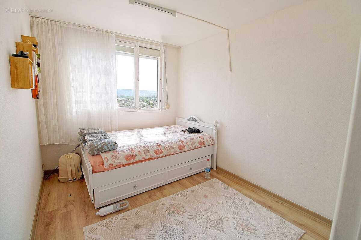 Appartement à SAINT-ETIENNE-DU-ROUVRAY