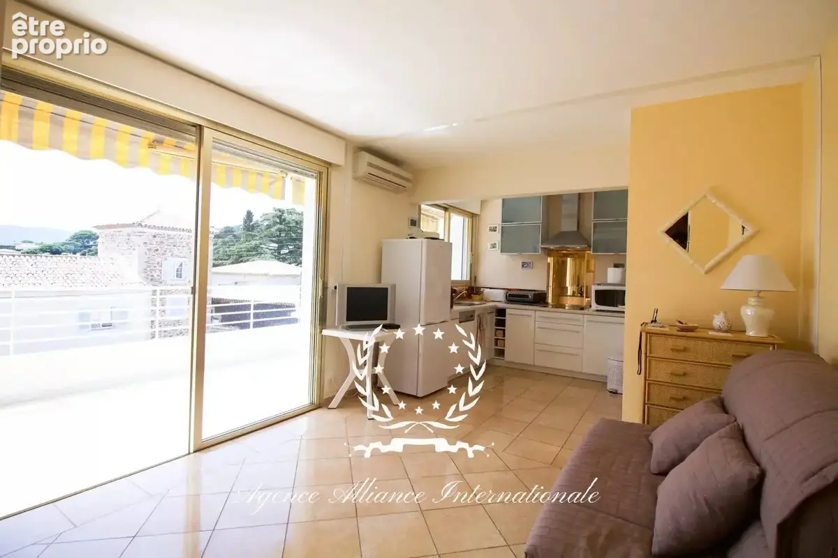dernier étage - Magnifique studio + 20m2 de Terrasse - photo 4