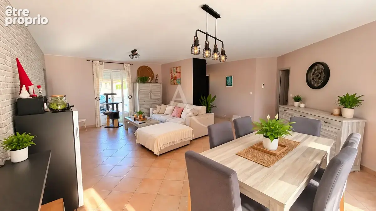 Exclusivité - Pavillon de plain-pied avec 4 chambres, Bureau et piscine - photo 4