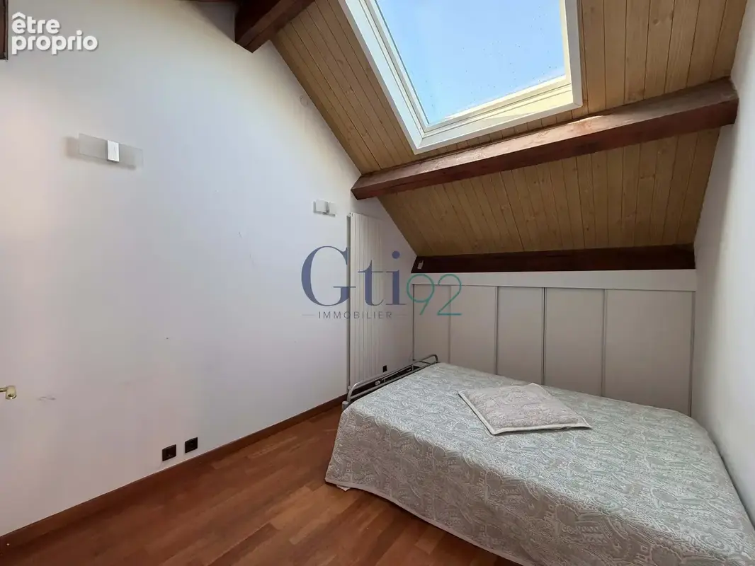 Fort potentiel - beau volume - jardin exclusivement sur l'arriere - photo 13