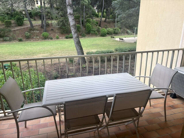 Proche plage, superbe T2 meublé dans résidence avec piscine, parc et tennis - photo 5