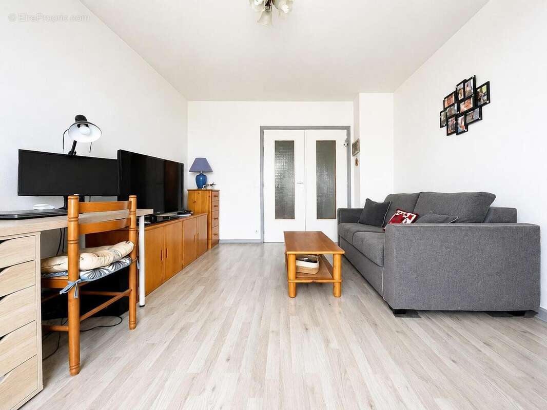 Appartement 72 m² à Bron  - photo 2