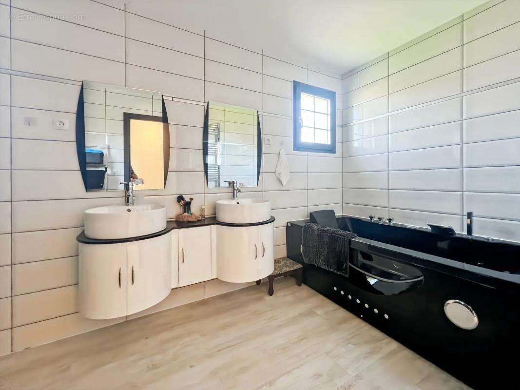 Maison à SAINT-SYLVESTRE-PRAGOULIN