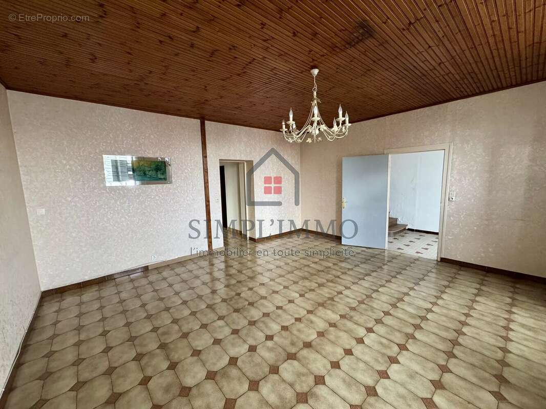 Maison T5 + garages SAINT-AGNANT - photo 2