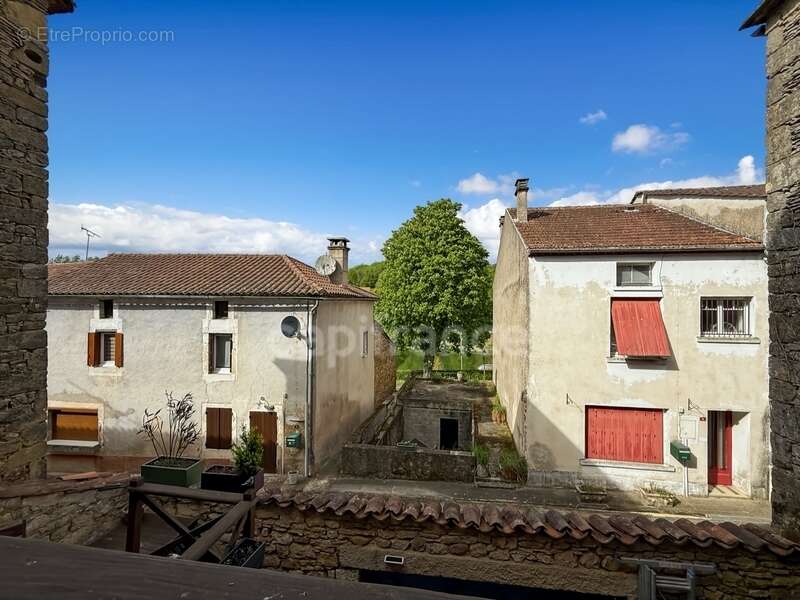 Maison de ville, Villefranche du Périgord, 140m2, totalement rénovée et meublée, cave voutée. Idéal résidence secondaire ou loca - photo 32