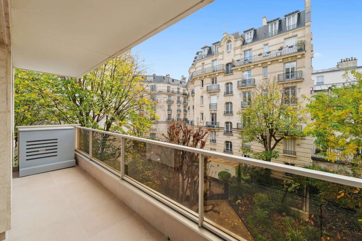 Appartement à NEUILLY-SUR-SEINE