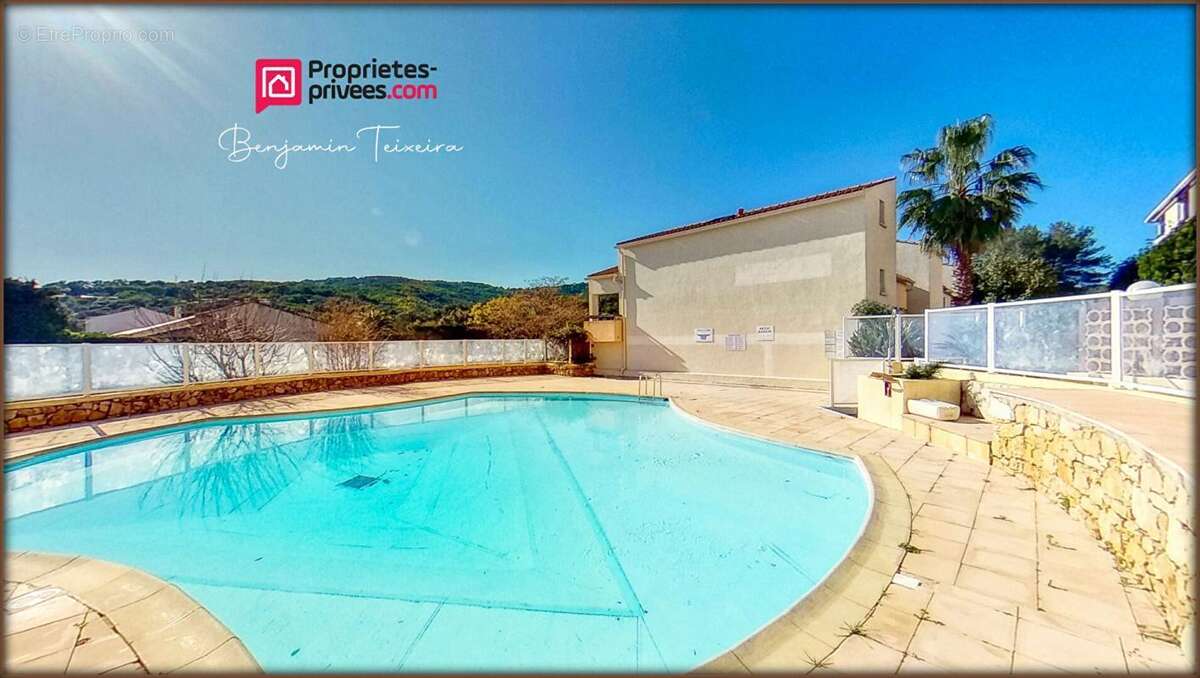 Appartement à ROQUEBRUNE-SUR-ARGENS