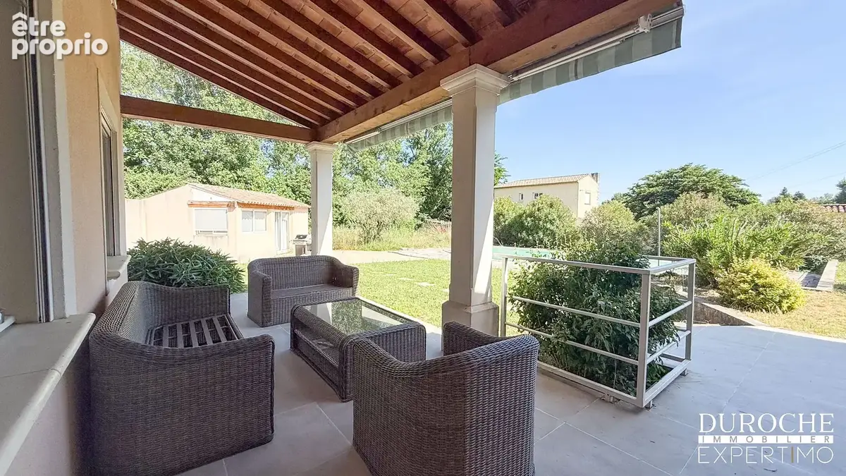 Piolenc, quartier résidentiel,  maison de plain-pied avec piscine et dépendances sur parcelle de plus de 2500m - photo 8