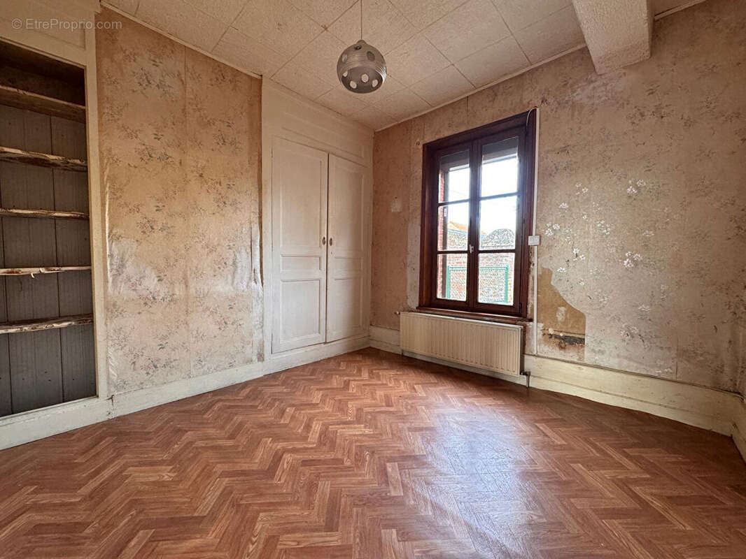 Maison à ESMERY-HALLON