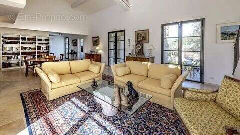 Maison 171 m² à Eygalieres  - photo 3