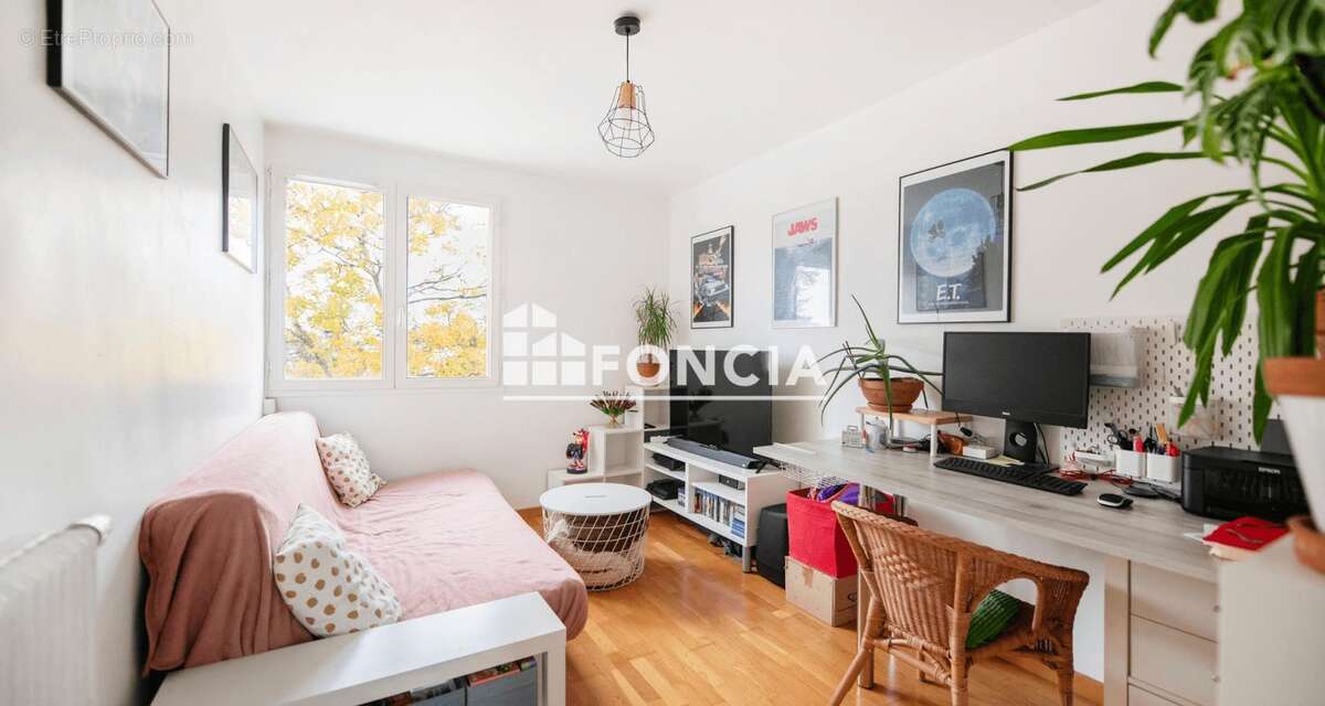 Appartement à LA CHAPELLE-SAINT-MESMIN