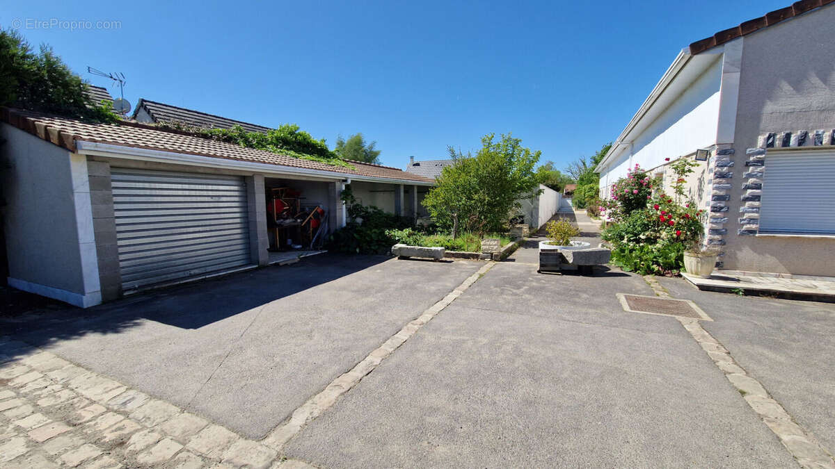 Appartement à VAUGRIGNEUSE