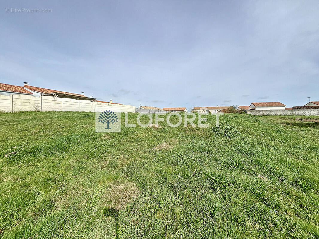 Terrain à SAINT-AUBIN-LE-CLOUD