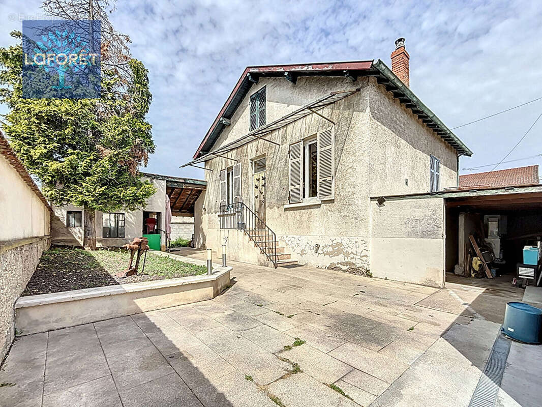 Maison à SAINT-GENIS-LAVAL