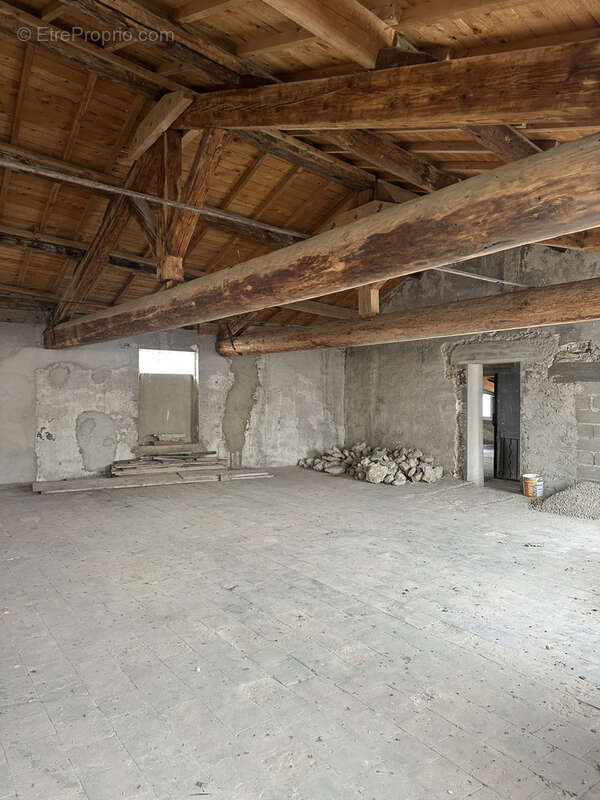 Appartement à L'ISLE-SUR-LA-SORGUE
