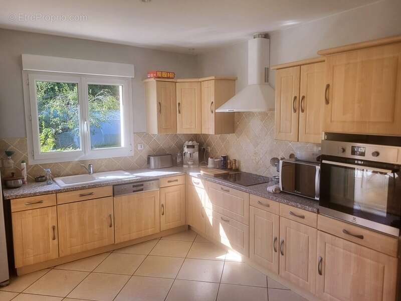 villa plain-pied 205 m², 5 chambres , espace indépendant , 1h de Bordeaux, 3h de Paris - photo 5