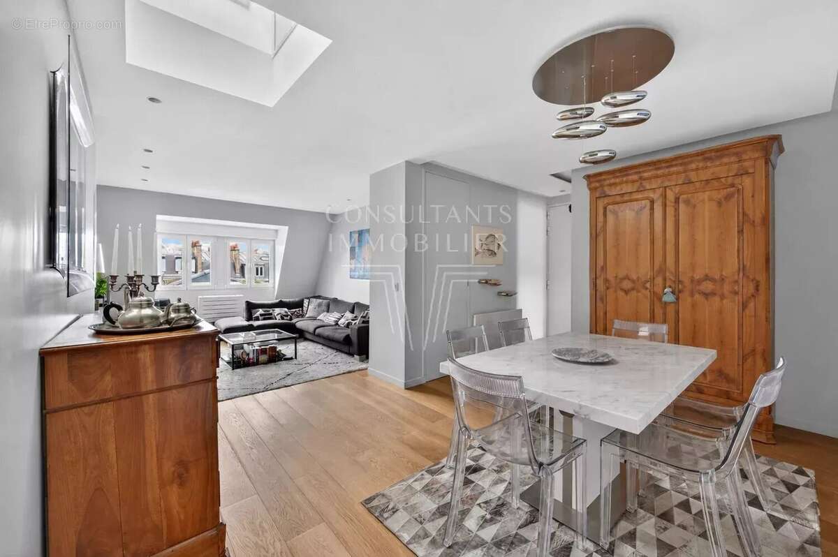Appartement à PARIS-7E