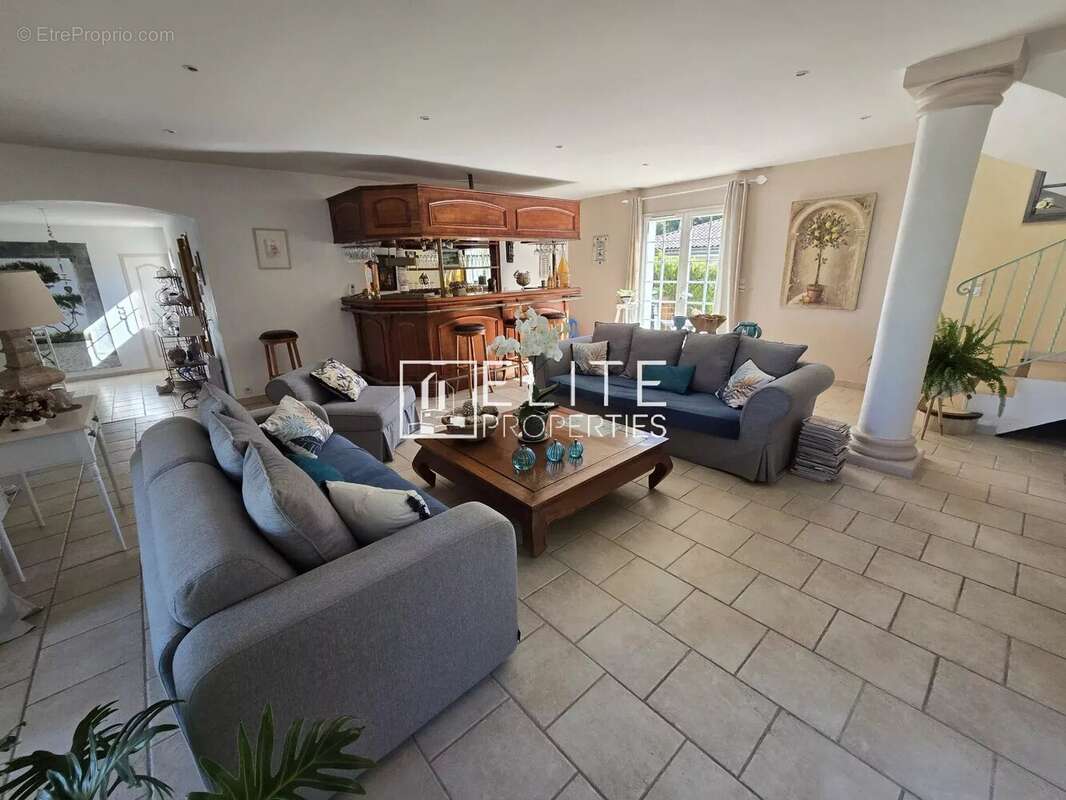 Maison à LES ADRETS-DE-L'ESTEREL