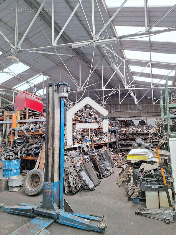 Commerce à VIC-LA-GARDIOLE