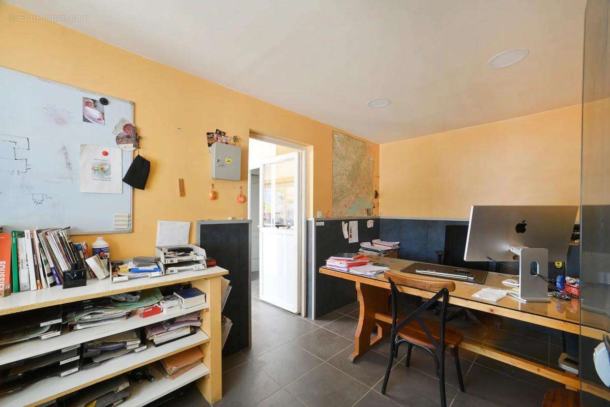 Maison à SAINT-JULIEN-LES-ROSIERS