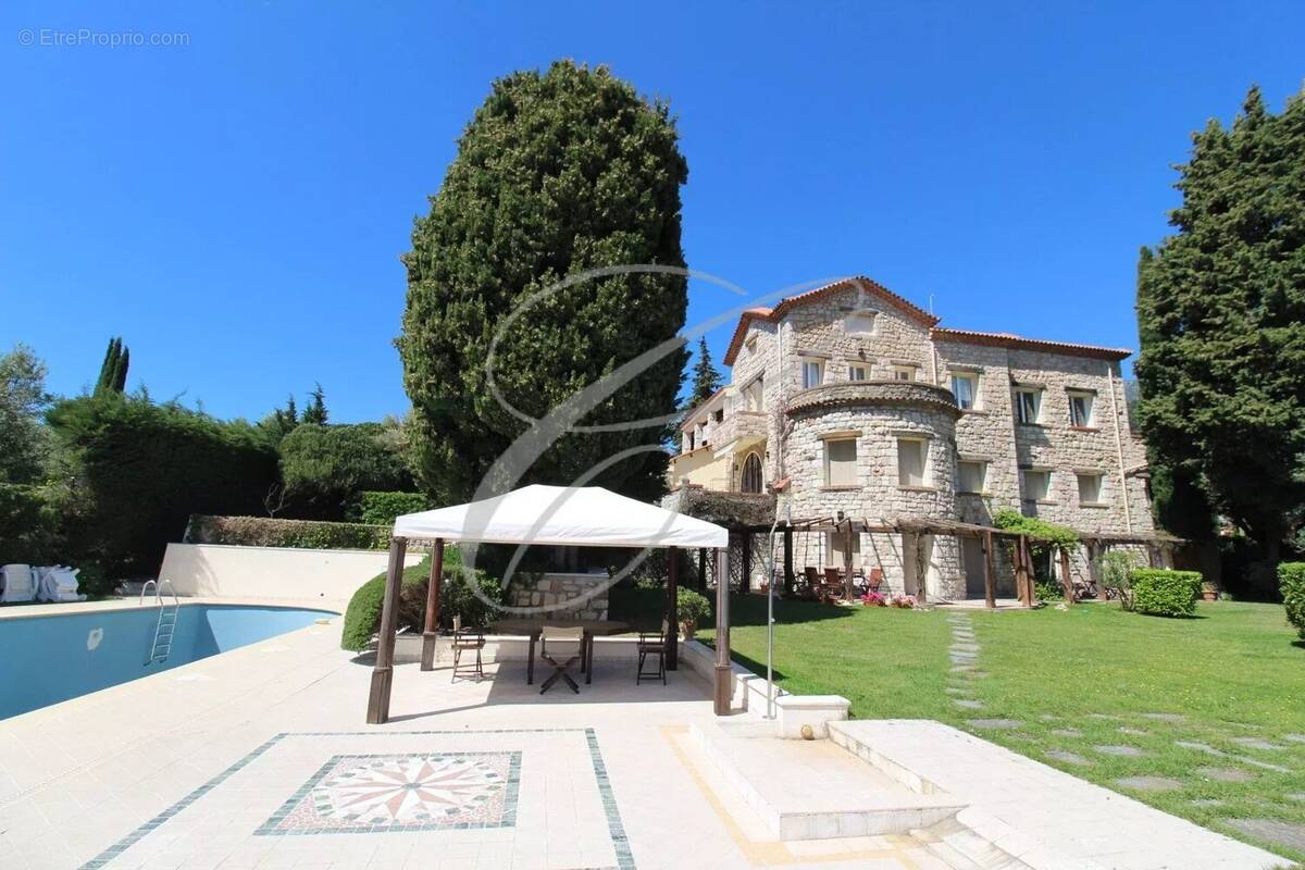 Appartement à ROQUEBRUNE-CAP-MARTIN