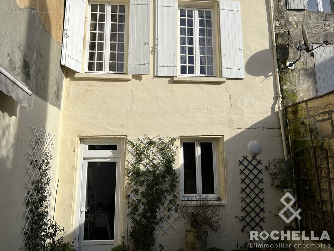 Maison à SAINT-JEAN-D'ANGELY