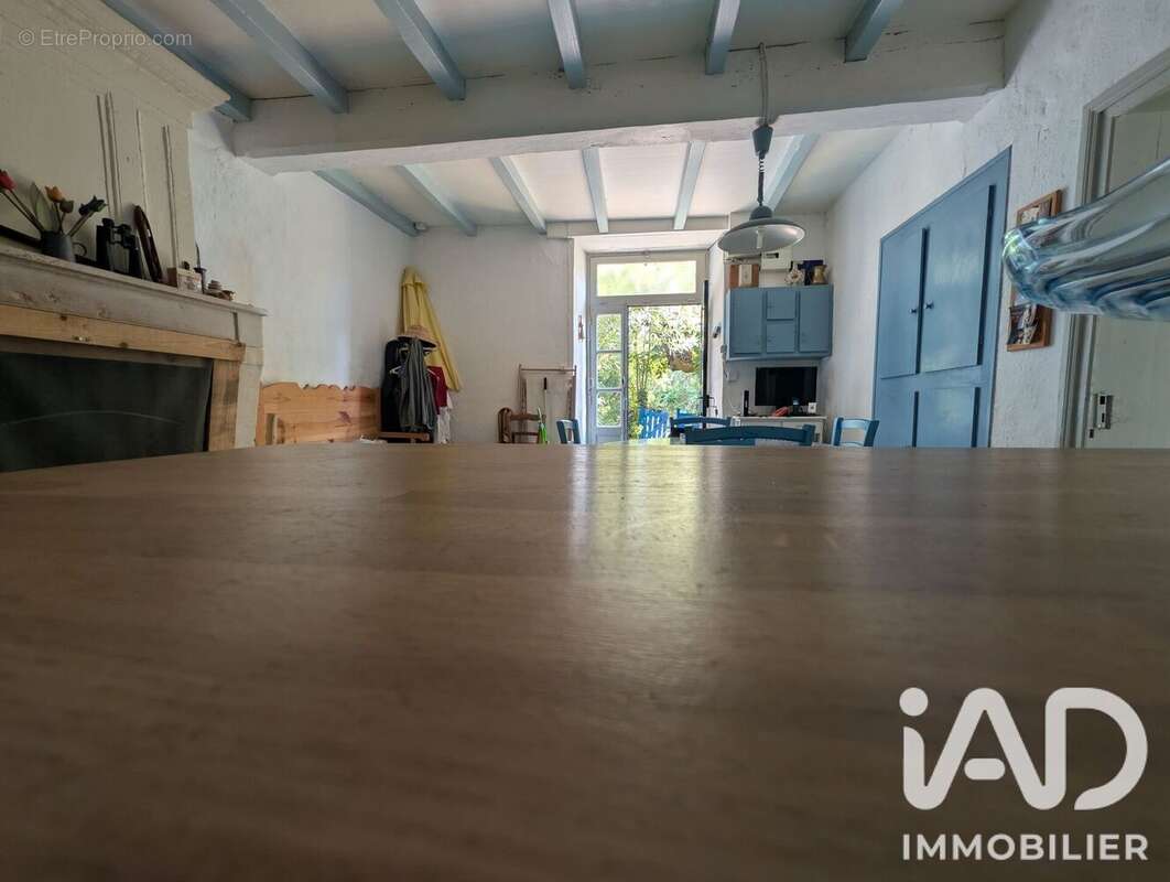 Maison 122 m² à Saint-Dizant-Du-Gua  - photo 6