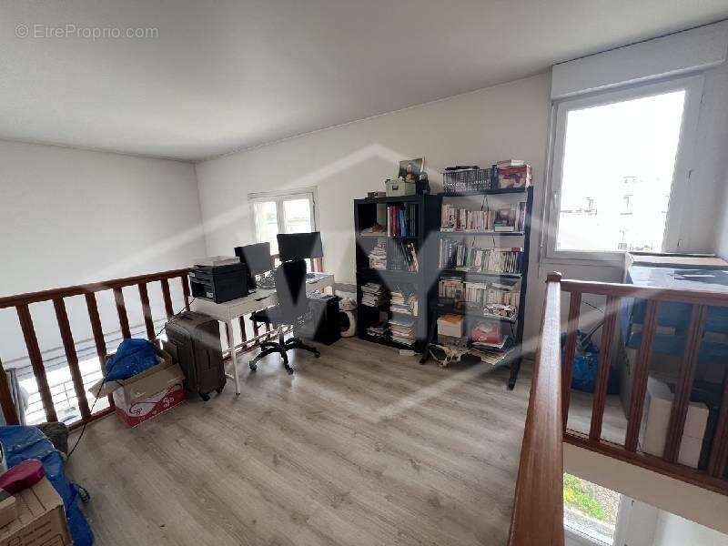 Appartement à COMBS-LA-VILLE