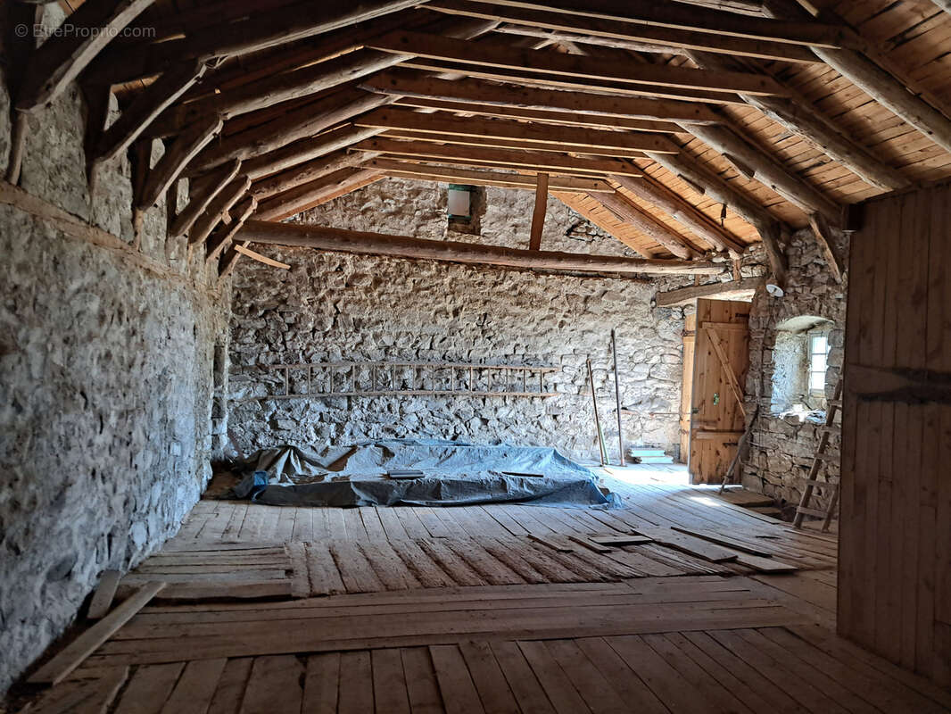 Ancienne ferme commune du Mazet st voy - photo 3