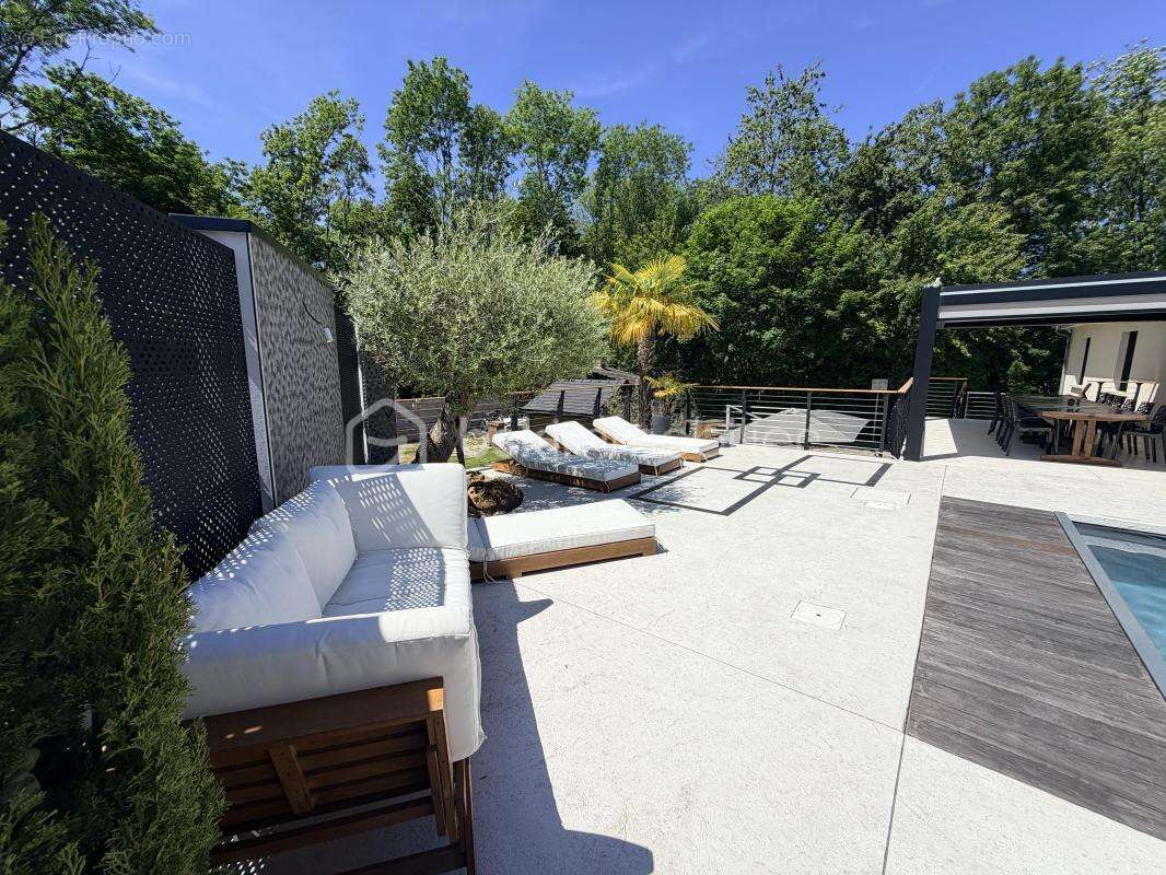 Sublime maison sur 3 niveaux, 4 chambres, une piscine et de très beaux matériaux - photo 2