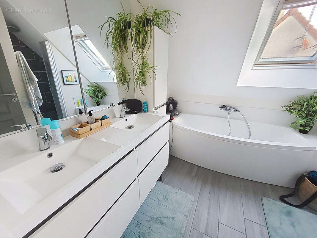 Maison à COLLEVILLE-MONTGOMERY