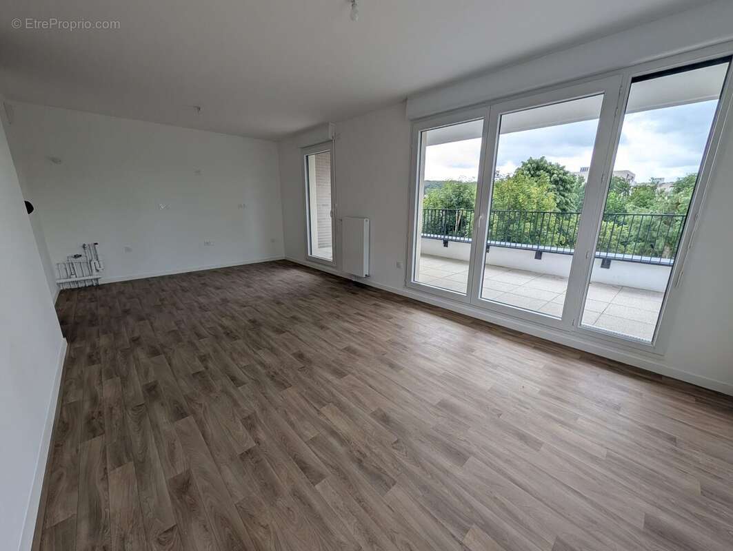 Appartement à LES CLAYES-SOUS-BOIS