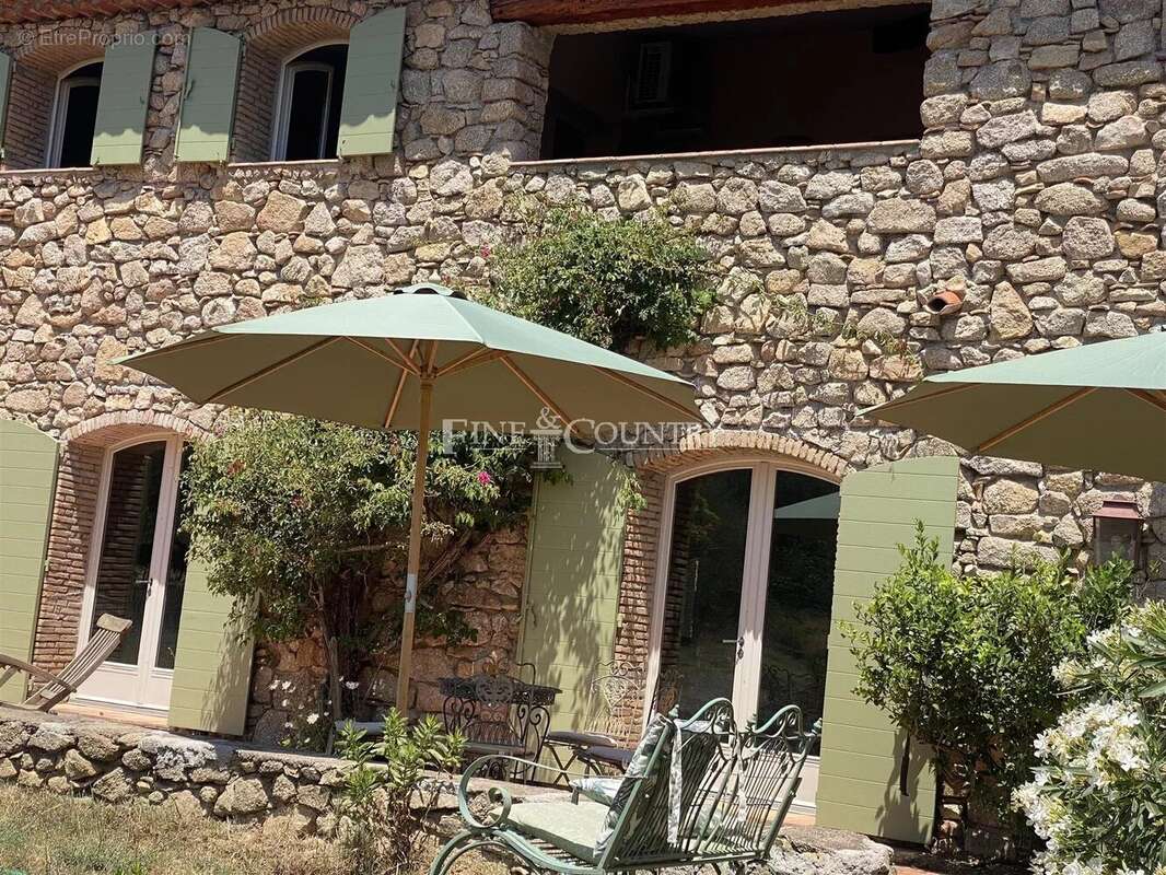 Maison à ROQUEBRUNE-SUR-ARGENS