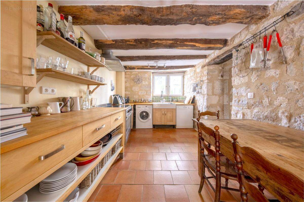 Maison à CAHUZAC-SUR-VERE