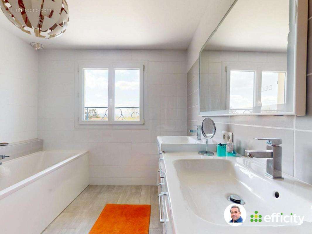 Maison à MONTMERLE-SUR-SAONE