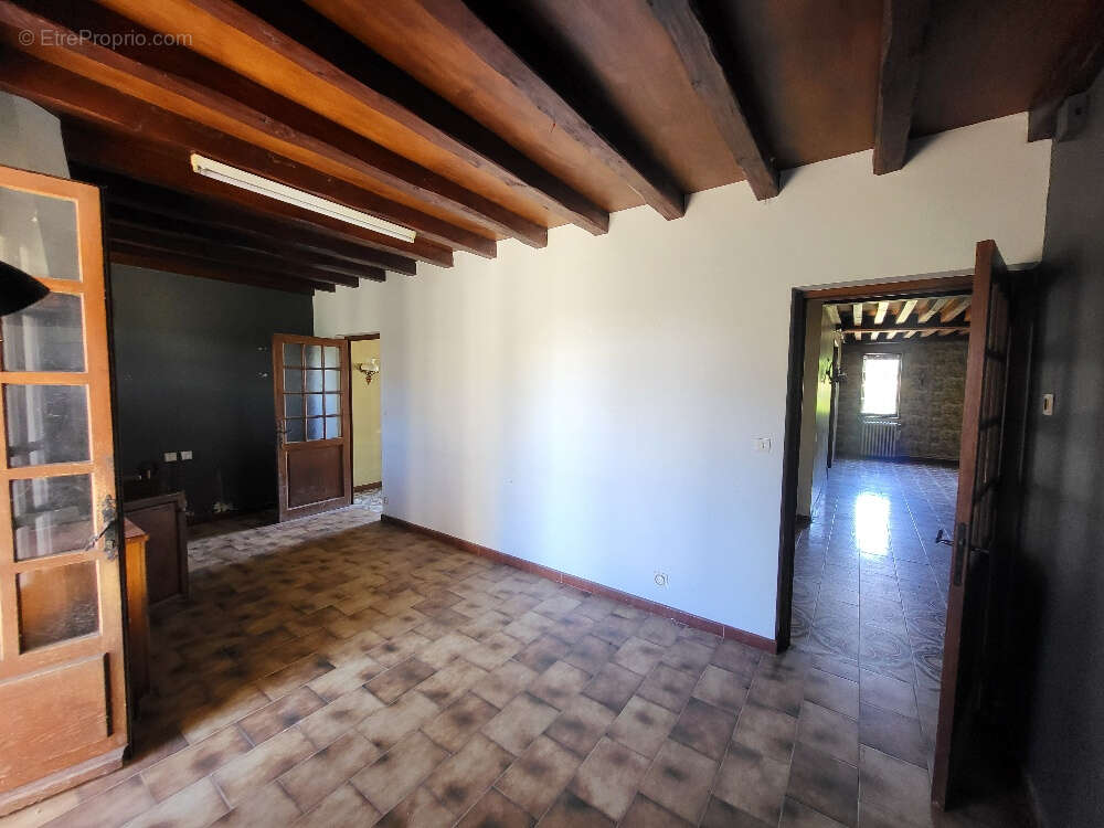 Maison à CRUZILLES-LES-MEPILLAT