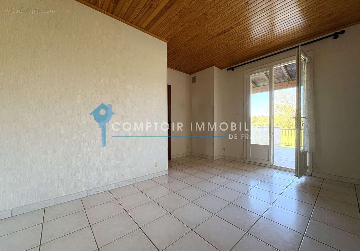 Maison à MEYNES