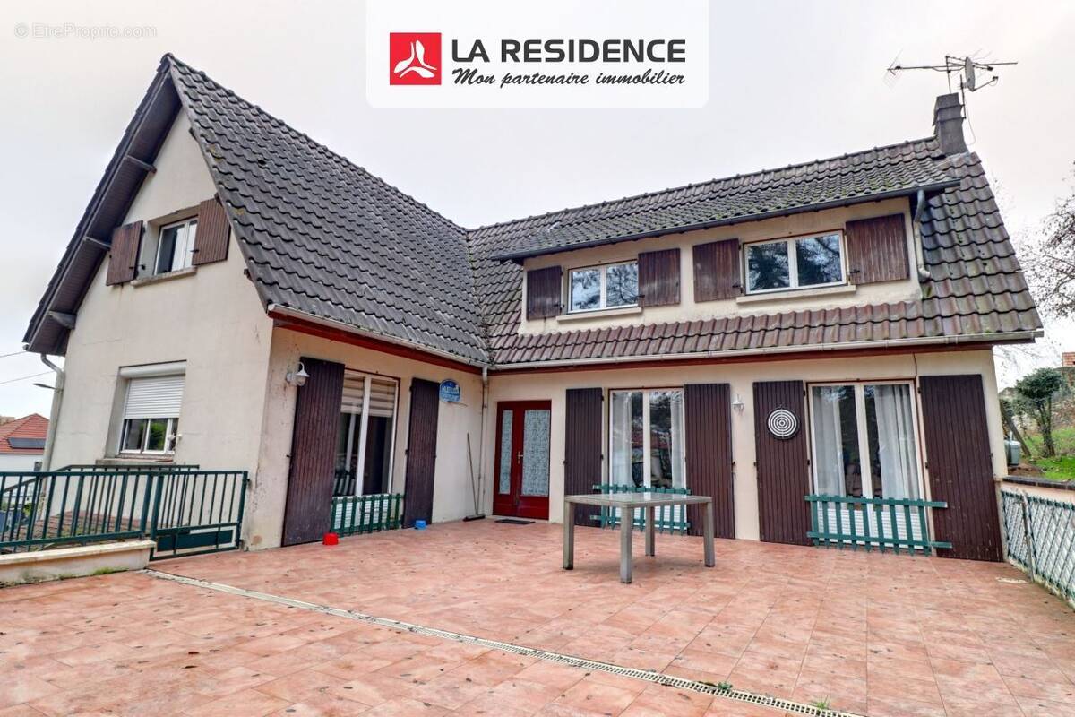 Maison à MAURECOURT