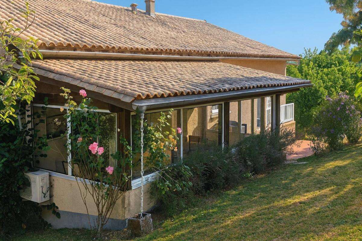 Maison à LA CHAPELLE-GONAGUET