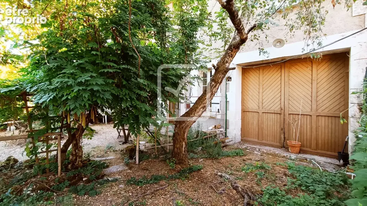 Deux maisons (une louée) et dépendances. - photo 4