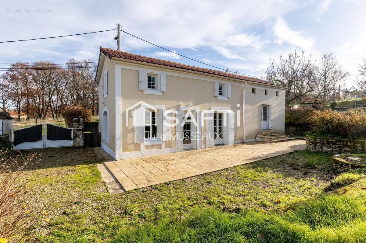 Photo 1 - Maison à ANGOULEME