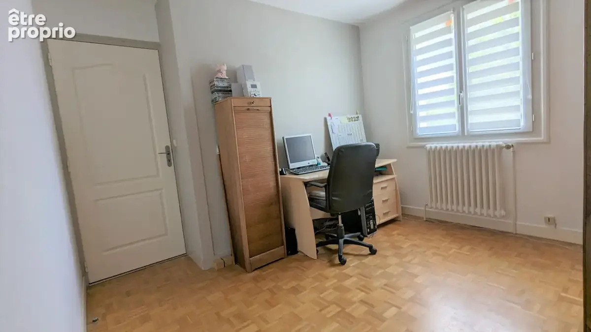 Achat-vente pavillon saint-berthevin type 7  proche centre - photo 9