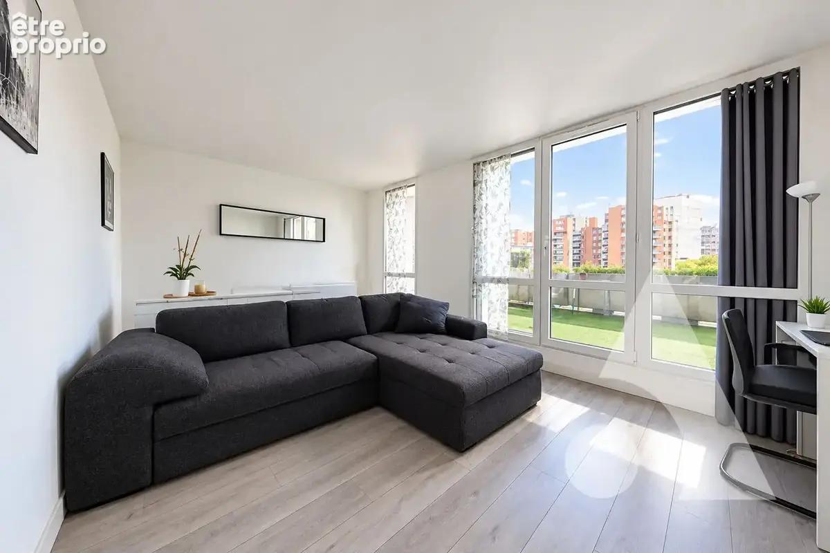 Appartement F4 avec terrasse et box. - photo 2