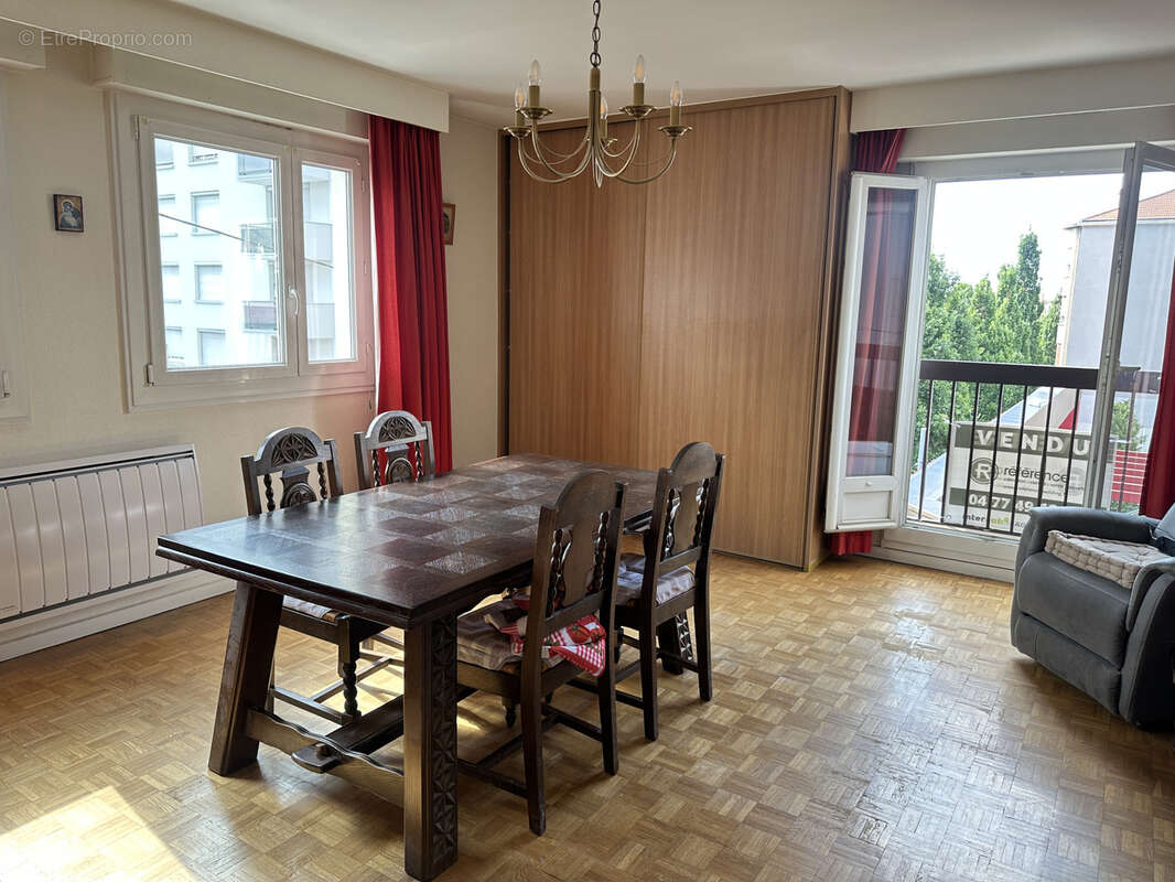Appartement à SAINT-ETIENNE