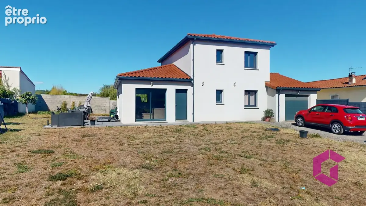 Photo Maison à Saint-Paul-D'uzore au prix de 359 000€