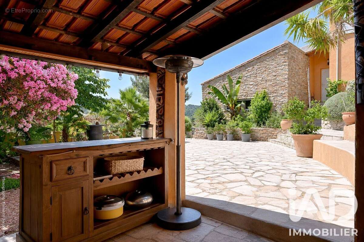Maison 242 m² à Carnoux-En-Provence  - photo 8