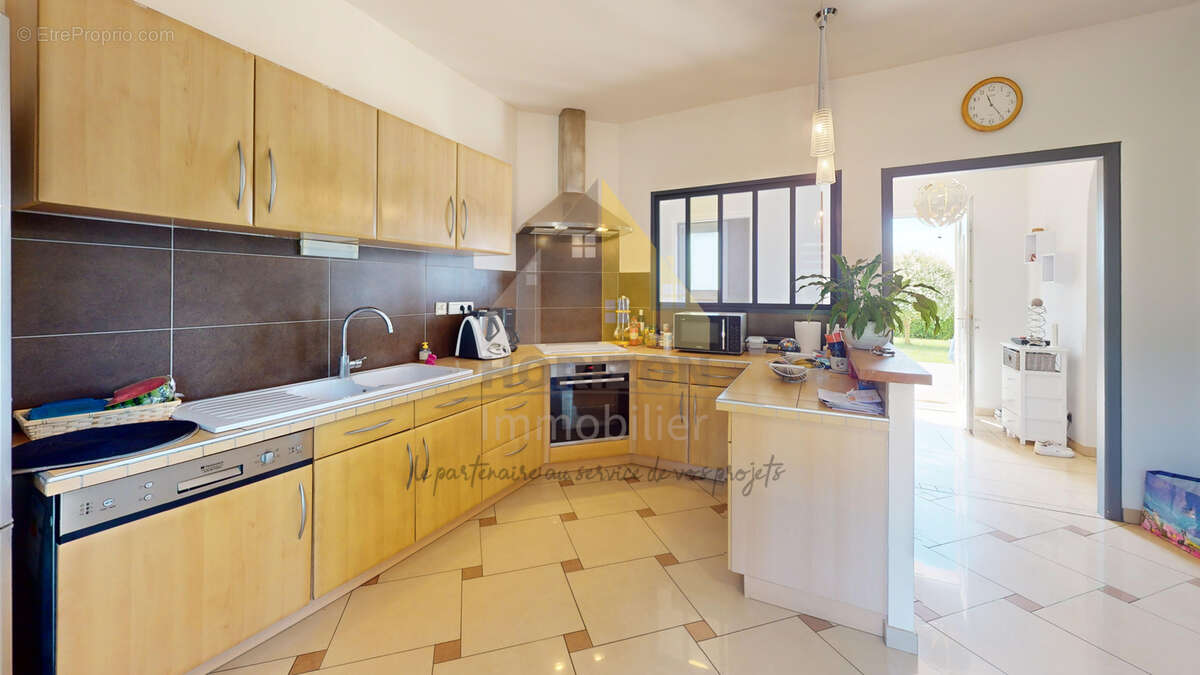 Maison à COMMENAILLES