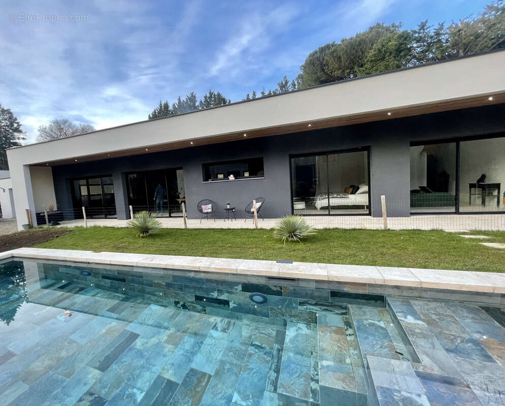 Maison à MONTAIGUT-SUR-SAVE