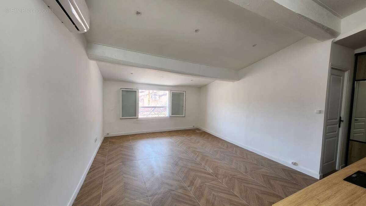 LA CIOTAT - APPARTEMENT T3 - rénové - port-vieux - centre - - Appartement à LA CIOTAT